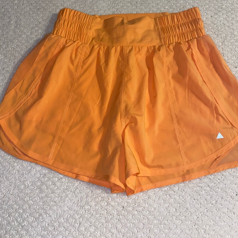 BALANCE ATHLETICA BREEZE SHORT- NEVER WORN